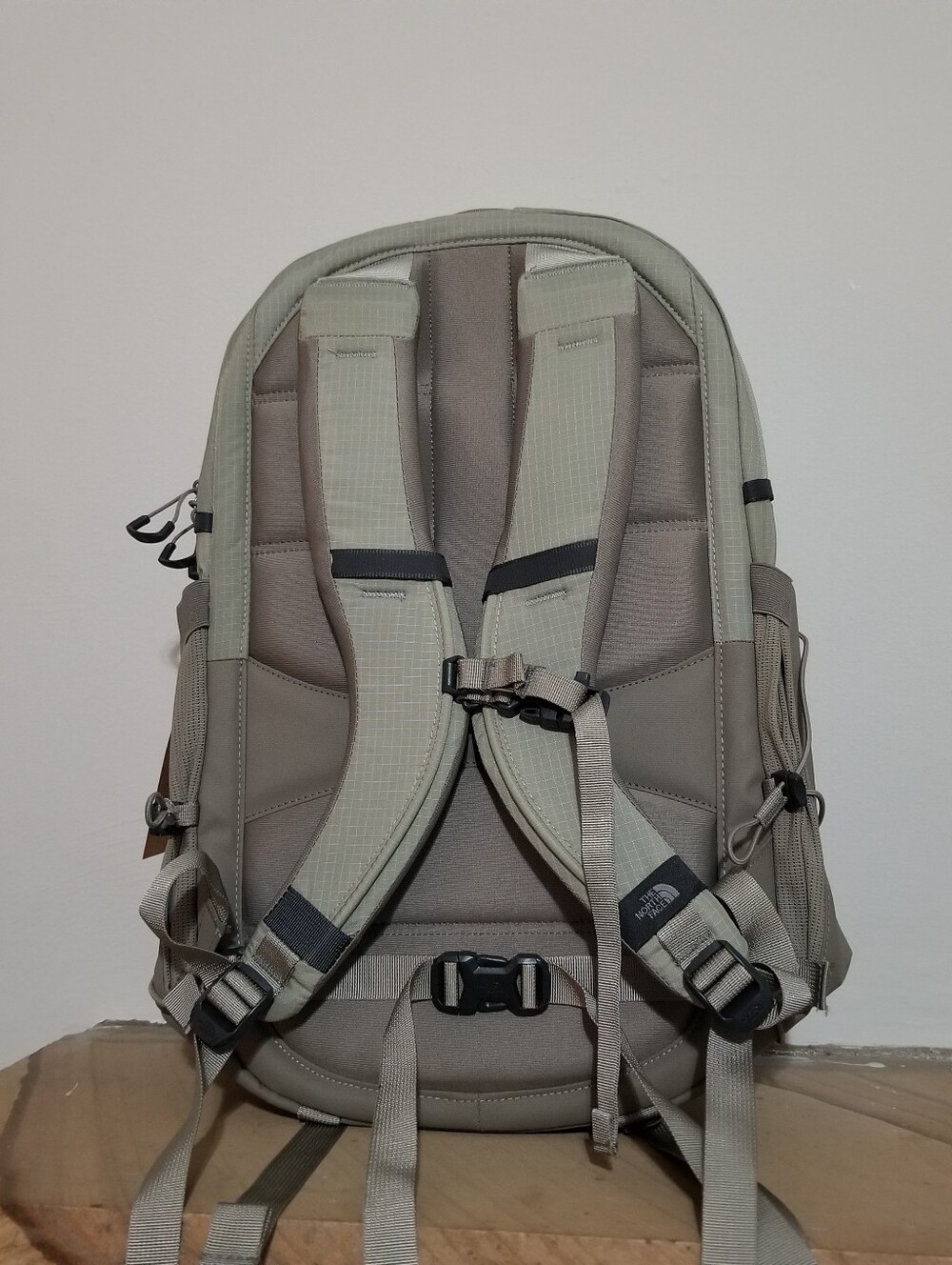 NEW! The North Face Womens Olive Green Borealis Backpack NWT - Picture 5 of 8